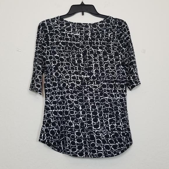 Apt 9 Geo Print 3/4 sleeve top - Picture 2 of 3